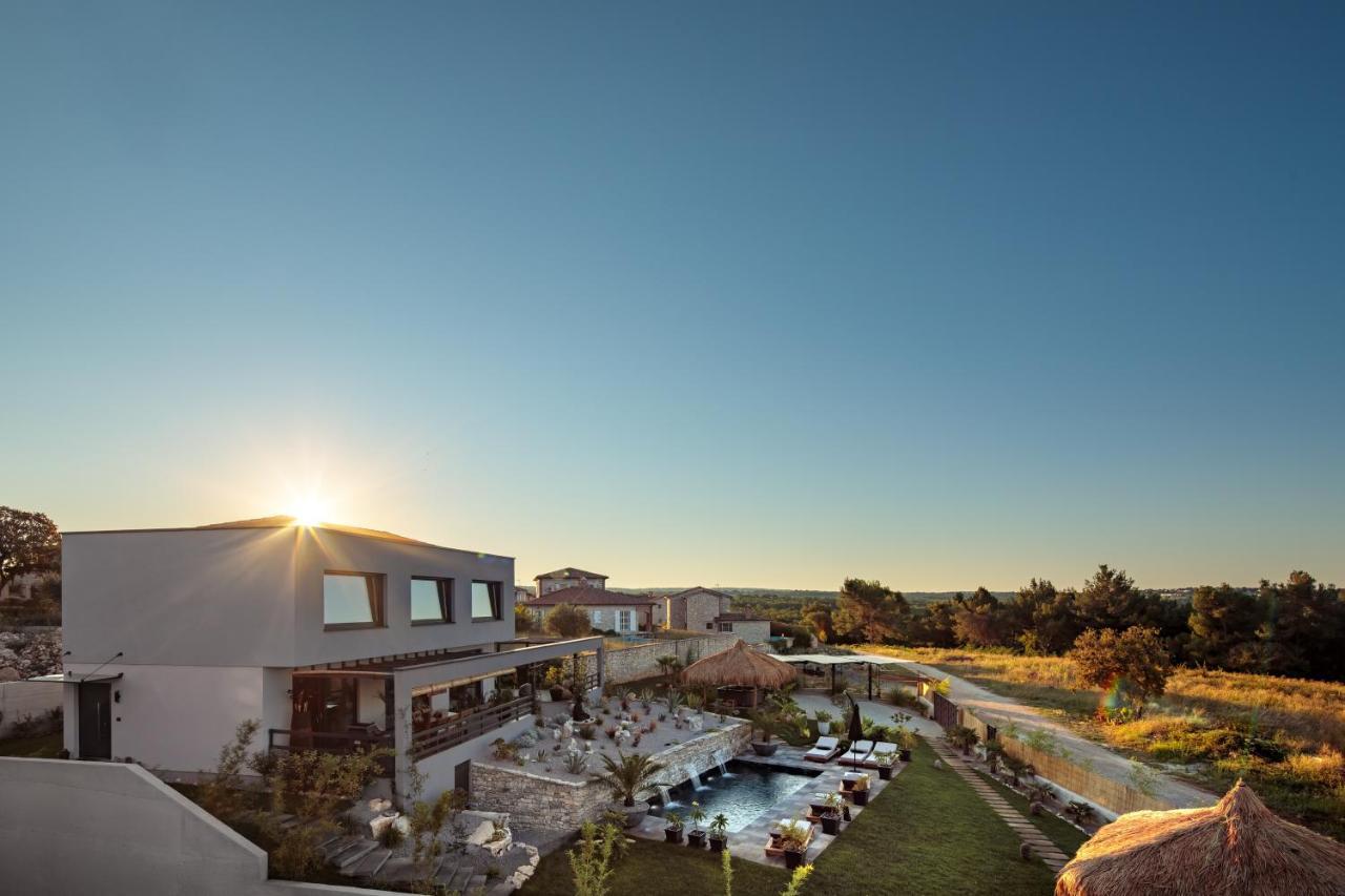 Villa Merapi Sveti Lovreč Pazenatički Exterior foto