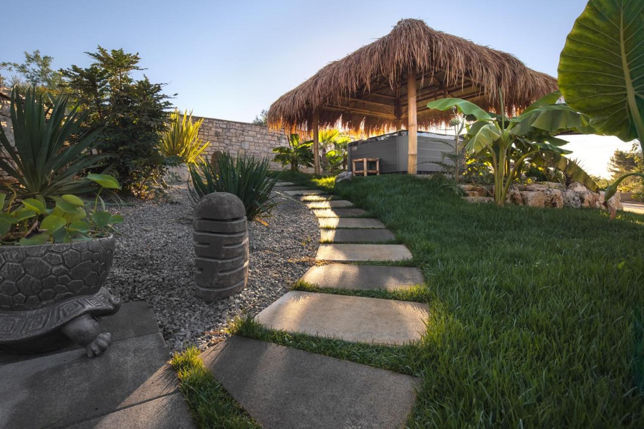 Villa Merapi Sveti Lovreč Pazenatički Exterior foto